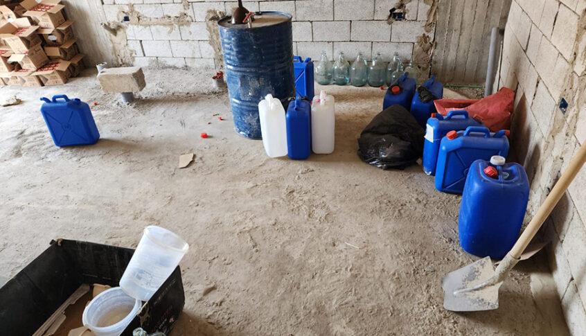 الجيش: عمليات دهم وتوقيف أشخاص بجرم إطلاق النار وضبط معدات ومواد لتصنيع الكبتاغون