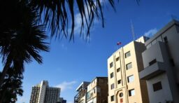 السفارة الروسية توصي مواطنيها بمغادرة إسرائيل عبر مصر