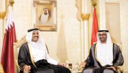 أمير قطر ورئيس الإمارات: لتعزيز مسارات الحوار والحلول الدبلوماسية