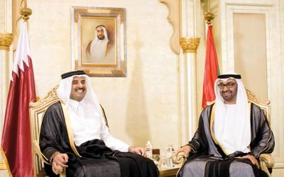 أمير قطر ورئيس الإمارات: لتعزيز مسارات الحوار والحلول الدبلوماسية