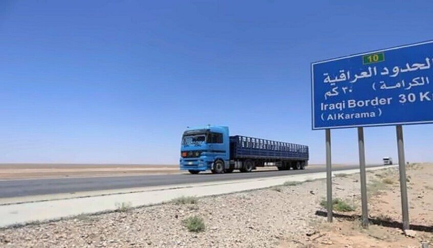 دخول أول شاحنة سورية إلى العراق عبر منفذ القائم الحدودي