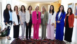 السيدة الأولى نعمت عون استقبلت في قصر بعبدا وفدًا من جمعية “سطوح بيروت” حيث تم عرض أبرز إنجازات الجمعية(بالصور)