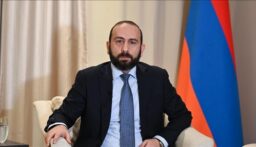 وزير الخارجية الأرميني يدعو لافروف لعدم التدخل في الشؤون الداخلية لأرمينيا