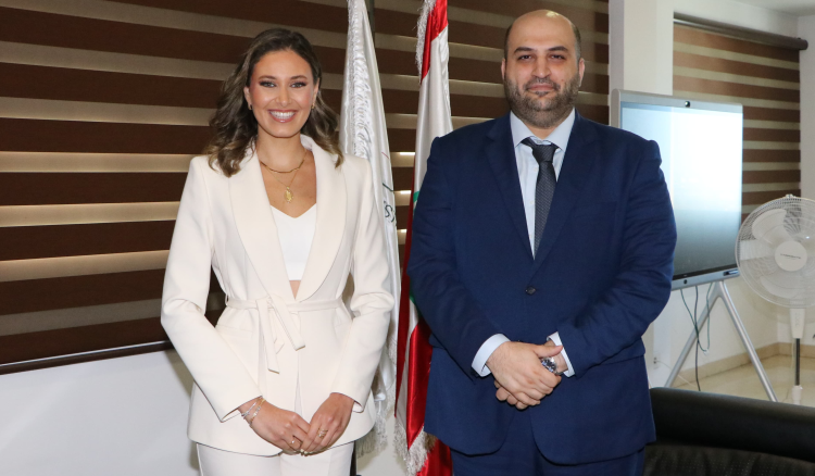 تعيين ملكة جمال لبنان ندى كوسا سفيرة للصحة النفسية