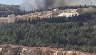 حريق كبير وتصاعد أعمدة الدخان في المنطقة المحيطة بقصر الشعب في دمشق