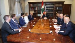 الرئيس عون يسلّم براك الرد اللبناني على الورقة الأميركية