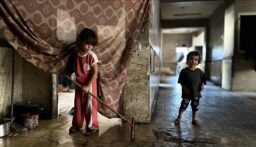 “الأونروا”: حياة أطفال غزة موسومة بالحرب والدمار