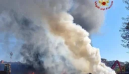 انفجار قوي بمستودع وقود بالعاصمة الإيطالية