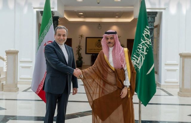 وزير الخارجية السعودي يتلقى رسالة خطية من نظيره الإيراني