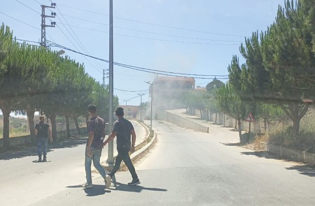 مسيّرة معادية تستهدف سيارة بصاروخين في بنت جبيل