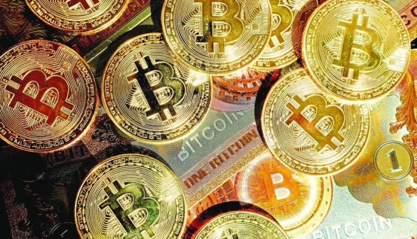 البيتكوين ترتفع فوق 108800 دولار