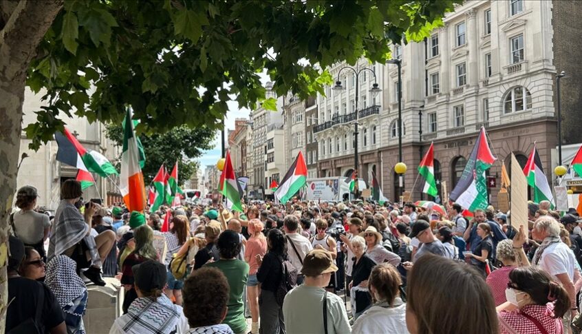 تظاهرة في بريطانيا رفضاً لتصنيف جماعة تدعم فلسطين “إرهابية”