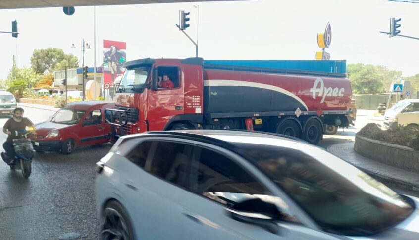 تعطل صهريج تحت جسر خلدة