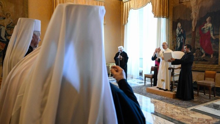 البابا: حربٌ عبثية بأوكرانيا تتطلب عودة السلام عاجلًا
