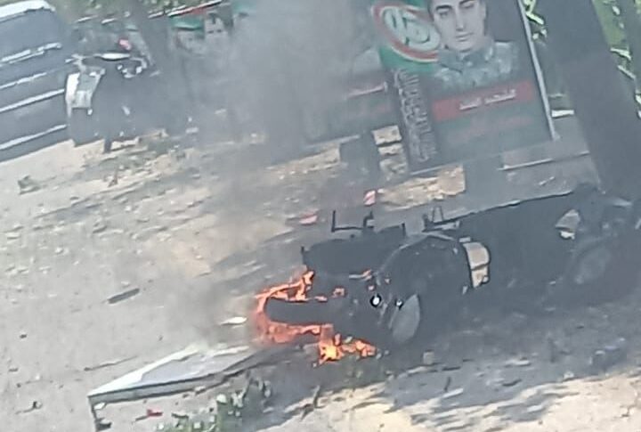 مسيّرة معادية استهدفت دراجة نارية في بلدة المنصوري(صورة)