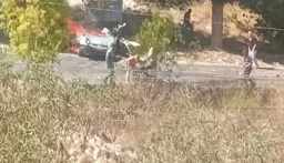 بالفيديو- مسيّرة معادية تستهدف سيارة من نوع رابيد في الكفور – النبطية