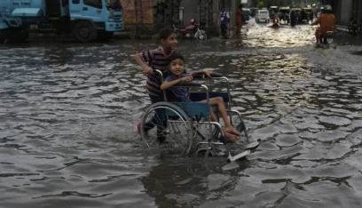 64 قتيلاً جراء الفيضانات والأمطار الغزيرة في باكستان
