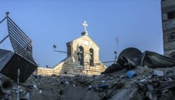 إصابة كاهن ونازحين فلسطينيين بقصف إسرائيل كنيسة في غزة وإيطاليا تدين