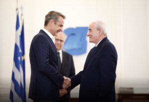 وزير الدفاع يلتقي رئيس الحكومة اليونانية لبنان يعتبر أنّ أي مساعدة ممكنة هي موضع شكر وتقدير من الحكومة اللبنانية