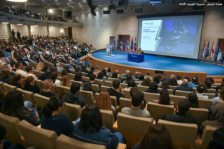 بالصور… جلسة حوارية بين قائد الجيش وطلاب جامعة الروح القدس – الكسليك: الجيش قوي ولا خوف عليه | AlMada