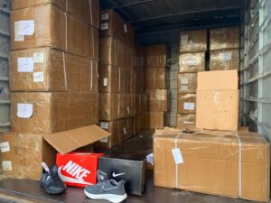 الجمارك تضبط بيك اب محمل بالاحذية الاجنبية المهربة | AlMada الجمارك تضبط بيك اب محمل بالاحذية الاجنبية المهربة | AlMada