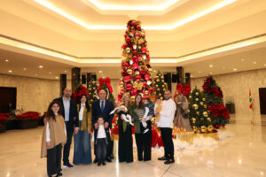 بالصور رئيس الجمهورية واللبنانية الأولى أضاءا شجرة الميلاد في القصر الجمهوري بالصور رئيس الجمهورية واللبنانية الأولى أضاءا شجرة الميلاد في القصر الجمهوري