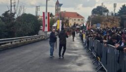 &rlm;بدء توافد المواطنين إلى دير مار مارون في عنايا لاستقبال قداسة البابا لاوون الرابع عشر