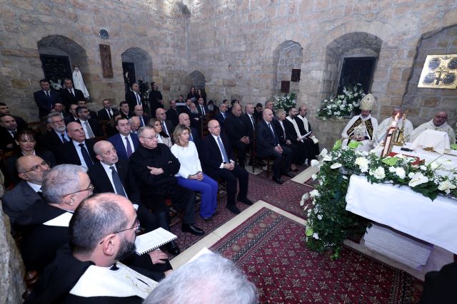 رئيس الجمهورية واللبنانية الأولى يشاركان في قداس الرهبانية الانطونية أديرتها باتت منارات علم وصلاة