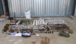 الجيش ينفّذ عمليات دهم بحثًا عن مطلوبين ويوقف عددًا منهم في مناطق وادي عطا &ndash; عرسال والقصر &ndash; الهرمل والتبانة &ndash; طرابلس