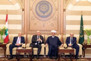 بالصور الرئيس عون شارك في حفل الإفطار الذي أقامه المفتي دريان في دار الفتوى صورة توضيحية - بالصور الرئيس عون شارك في حفل الإفطار الذي أقامه المفتي دريان في دار الفتوى