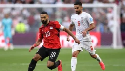 مصر تحسم التأهل إلى دور الـ32 بعد تعادل مثير مع إيران