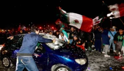 عقب مباراة بكأس العالم…سيارة تصدم حشداً عقب مباراة المكسيك والتشيك