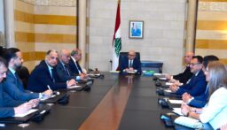 سلام استقبل وفدًا من نقابة الصحافة