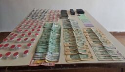 الجيش يوقف شخصَين لتعاطيهما المخدرات وترويجها ومواطنَين لإطلاقهما النار
