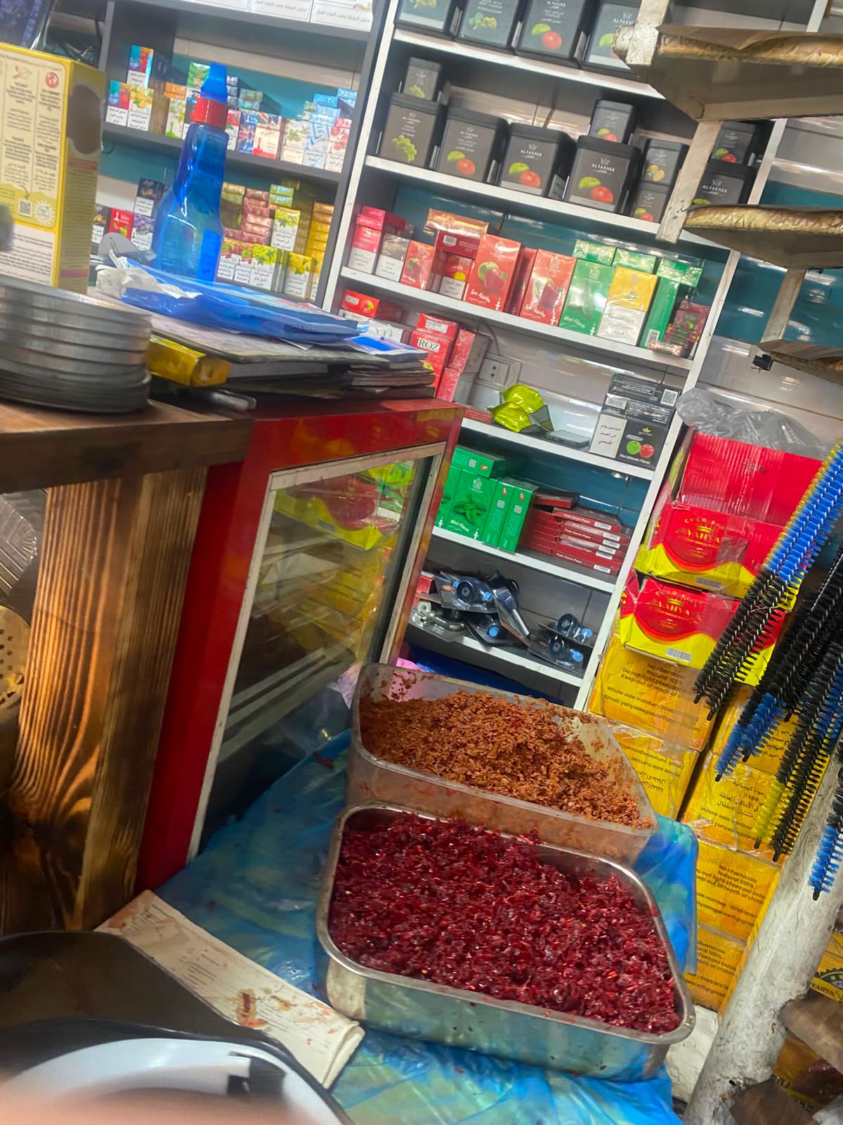 "الريجي" تضبط في الحمراء والمزرعة مصنوعات تبغية مه