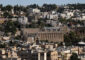 الأوقاف الفلسطينية: إسرائيل تزيل مظلة صحن المسجد الإبراهيمي تمهيدا لتسقيفه