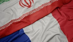 إيران تعلن استدعاء السفير الفرنسي احتجاجا على “التدخل” في شؤونها