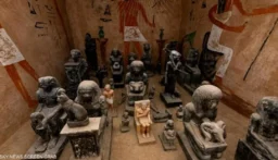 مصر.. ضبط عصابة بحوزتها 90 قطعة أثرية!