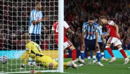 أرسنال يستهل دفاعه عن لقب الدوري بثلاثية في مرمى كوفنتري