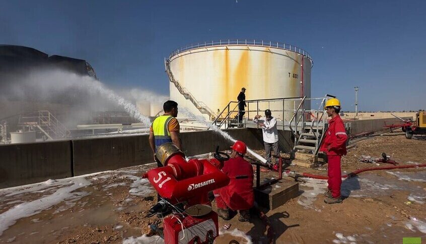 الدفاع الليبية: استهداف منشآت الزاوية النفطية والحيوية اعتداء على أمن الوطن