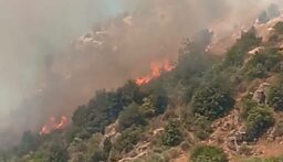 بالفيديو- طوافة تابعة للجيش اللبناني تقلع من مطار رينيه معوض في القليعات لإهماد الحريق في أرز تنورين