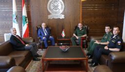 وزير الدفاع التقى الملحق العسكري الروسي واكدا حرصهما على تعزيز وتطوير العلاقات المشتركة