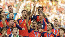 بعد التتويج بكأس العالم.. لاعب منتخب إسبانيا يعلن اعتزاله اللعب دوليا