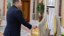 اللبناني محمد الزعبي يقدّم أوراق اعتماده الى أمير الكويت