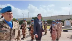 لاكروا زار ثكنة بنوا بركات في صور وتفقد المقر العام لـ”اليونيفيل”