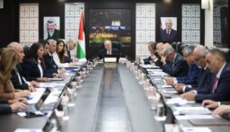فلسطين: وقف مساعدات نصف مليون بغزة يهدد منظومة الإغاثة