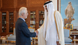 أمير قطر يستقبل وزير الداخلية الإيراني