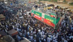 أنصار عمران خان يتظاهرون في باكستان للمطالبة بالإفراج عنه