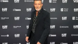 الذكاء الاصطناعي يعيد أنطونيو بانديراس شاباً في فيلم “Cortés”