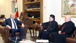 الرئيس عون اطلع من خيرالله وابو كسم على مسودة كتاب “طوبى للساعين إلى السلام” يوثّق زيارة البابا
